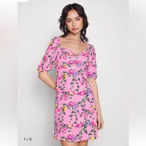 Vero Moda Floral Mini Dress Short Sleeve Side Zip Low V-Neck‎ Fitted Pink NWT